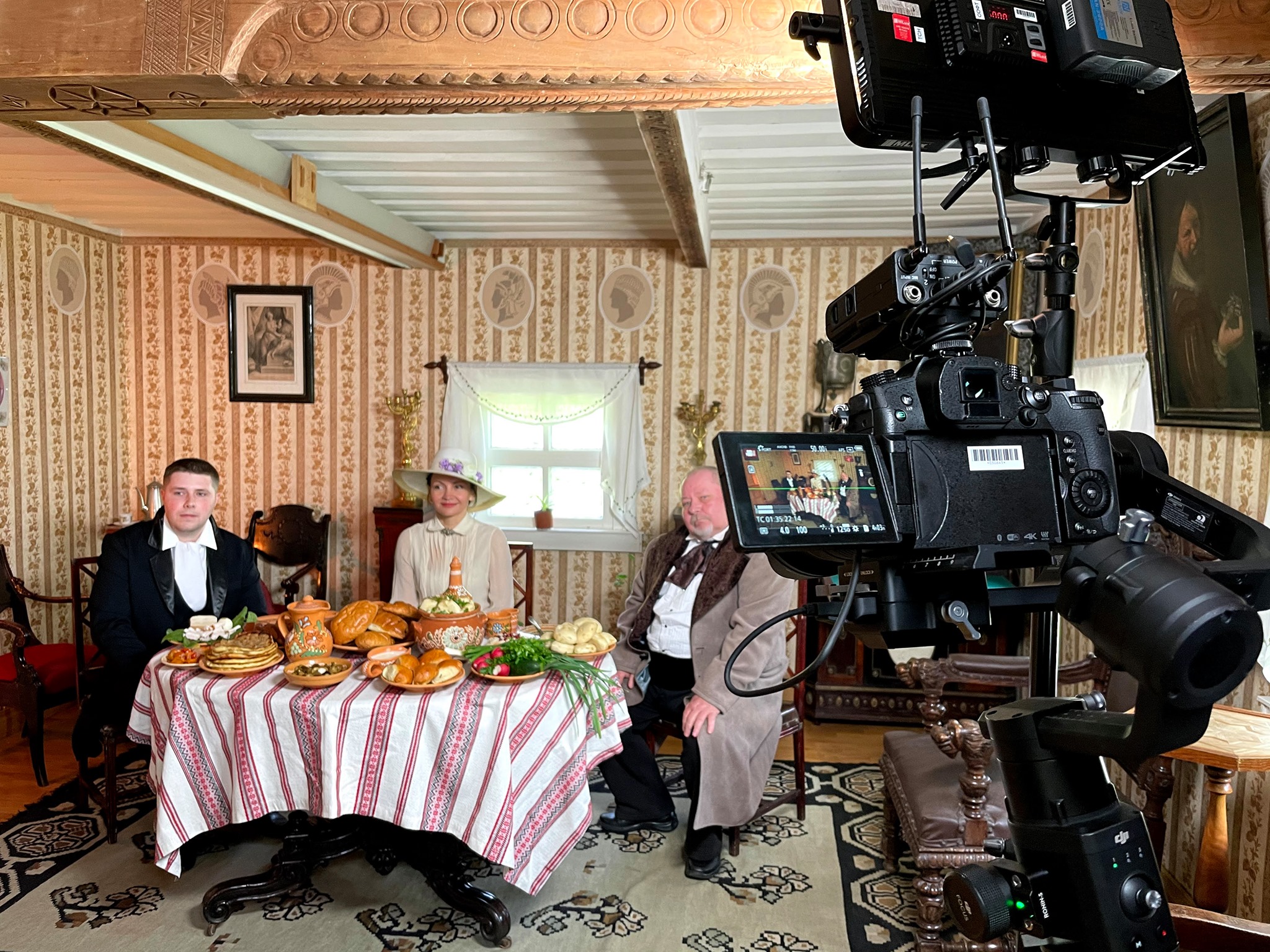 TSN film crew at the estate of Ivan Kotliarevskyi